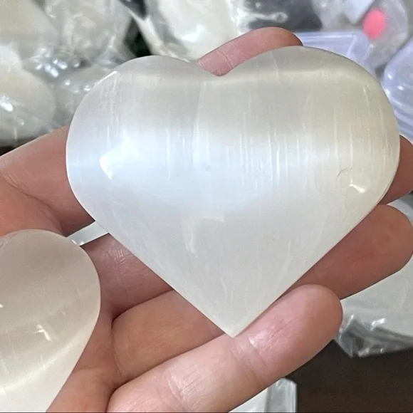 Large ✨Charged✨ Heart Selenite gemstone - Picture 4 of 4